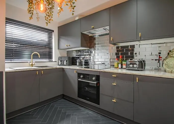 בית נופש Spacious 2 Bedroom House Sleeps 4 L On-street Parking L The Cosy Corner Nationwide *