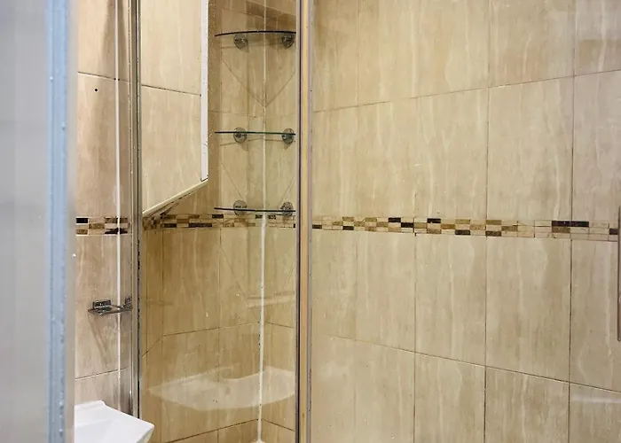 Grey Homes, Private Near Piccadilly Station 15 Mins *