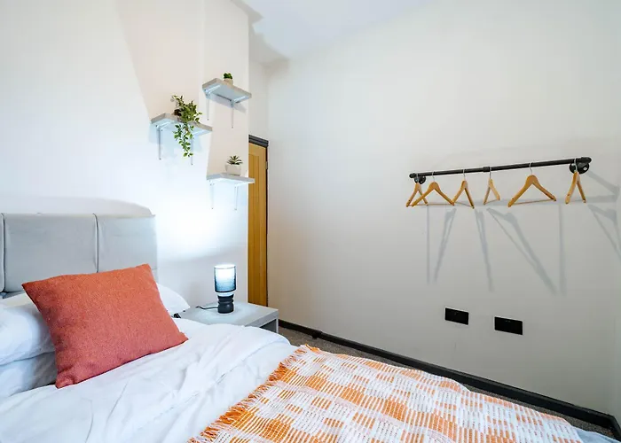 Spacious 3Br Stay - Free Parking - Near City Centre - Sleeps 6 * Manchester