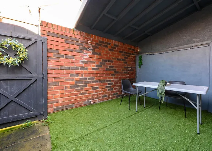 Casa de Férias Three Bedroom House By Brookland Serviced Short Lets With Free Wifi *