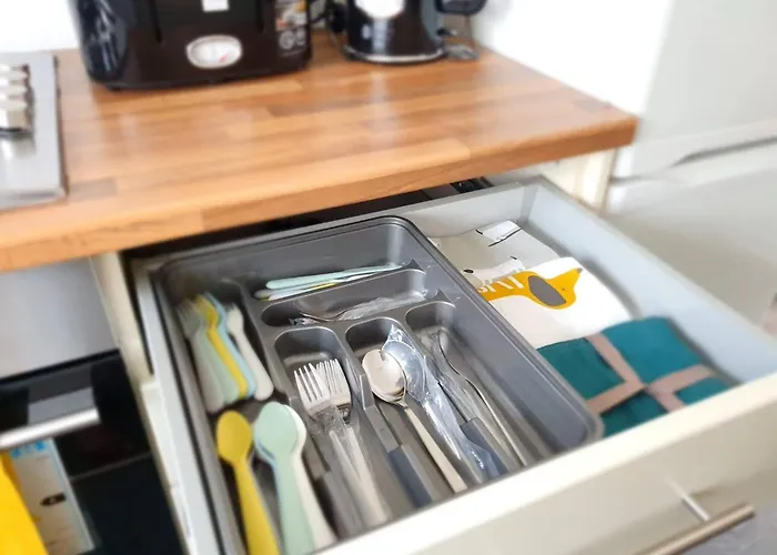 Spacious 3br - Nr Clifton Train Station 510min Walk - Garden Free Parking