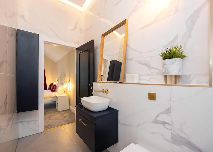 Stunning Family With Hot Tub In Worsley Casa vacanze Manchester