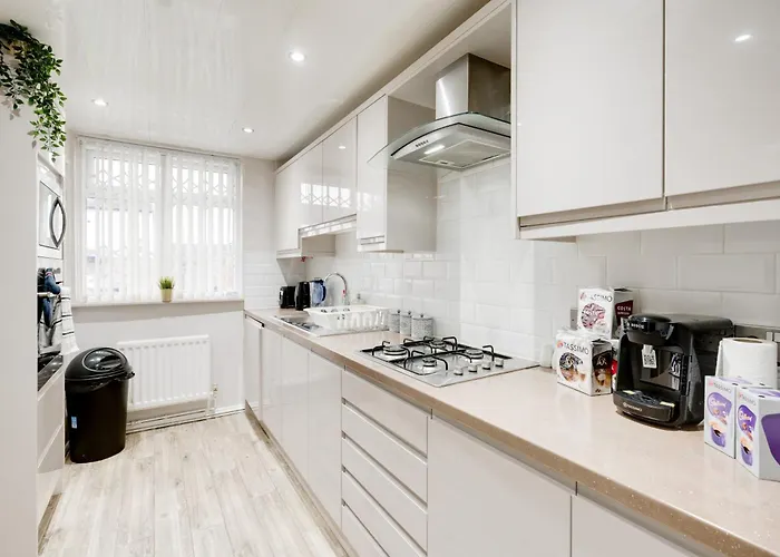 E-oasis- Etihad-coop Live-free Parking-pool Table *