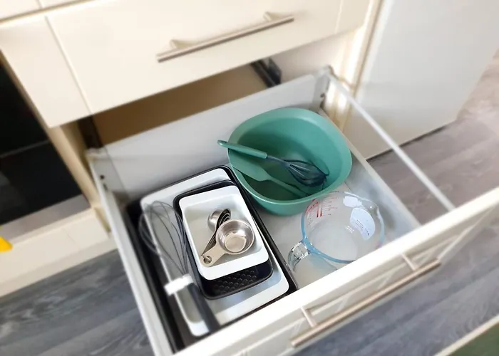 Spacious 3br - Nr Clifton Train Station 510min Walk - Garden Free Parking Holiday home *