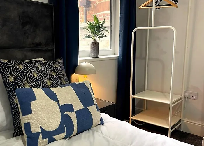 Holiday home New Stylish 4br - Sleeps 9 - Parking