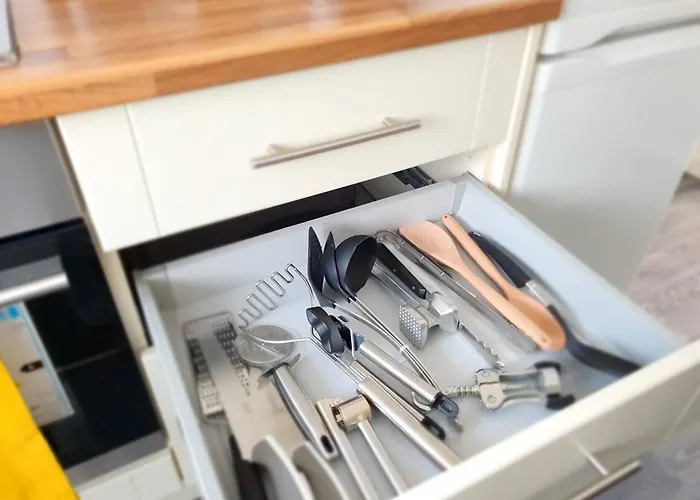 Spacious 3br - Nr Clifton Train Station 510min Walk - Garden Free Parking