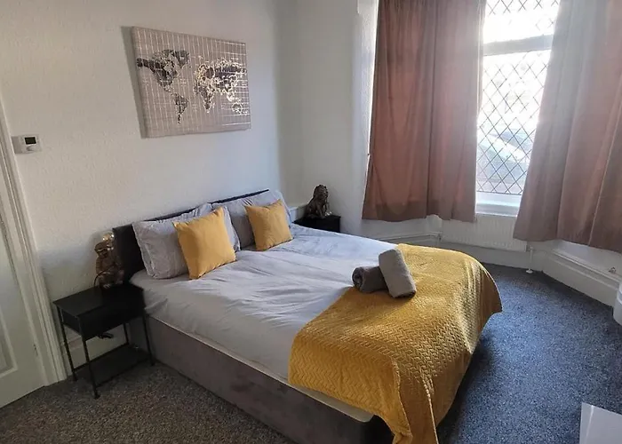 Premium Failsworth - Sleeps Up To 7! *