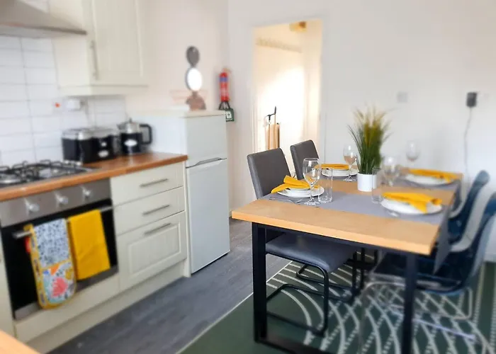 Holiday home Spacious 3br - Nr Clifton Train Station 510min Walk - Garden Free Parking