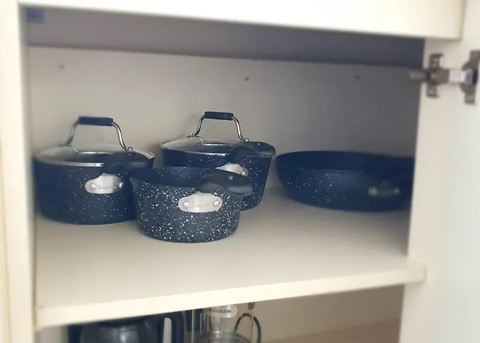 Spacious 3br - Nr Clifton Train Station 510min Walk - Garden Free Parking *