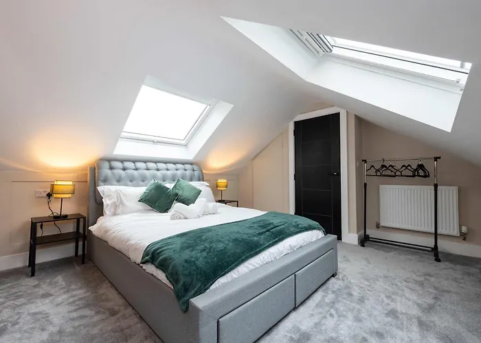 Stunning Family With Hot Tub In Worsley * Manchester