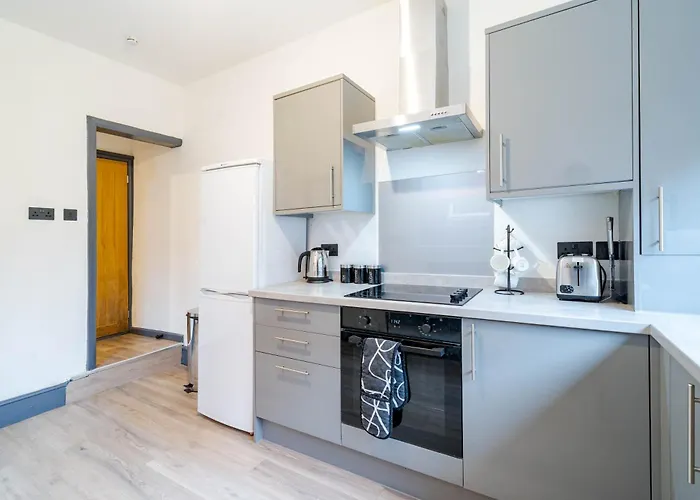 Spacious 3Br Stay - Free Parking - Near City Centre - Sleeps 6 Manchester