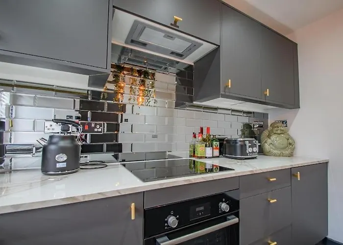 בית נופש Spacious 2 Bedroom House Sleeps 4 L On-street Parking L The Cosy Corner Nationwide *