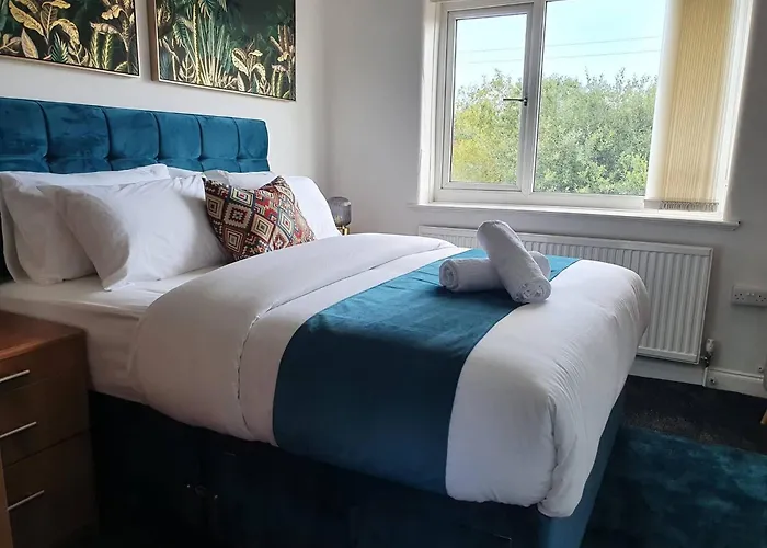 Holiday home Spacious 3br - Nr Clifton Train Station 510min Walk - Garden Free Parking