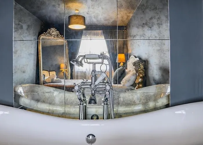 Spacious 2 Bedroom House Sleeps 4 L On-street Parking L The Cosy Corner Nationwide *