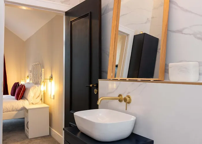 Stunning Family With Hot Tub In Worsley Casa vacanze