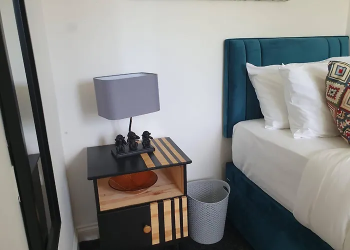 Holiday home Spacious 3br - Nr Clifton Train Station 510min Walk - Garden Free Parking Manchester