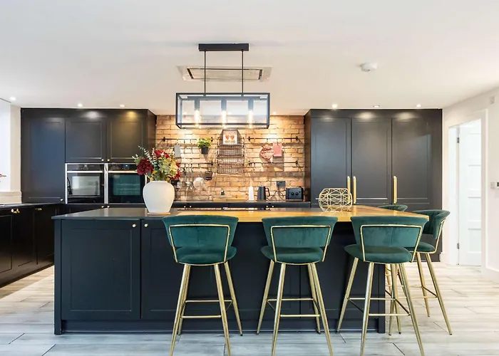 Stunning Family With Hot Tub In Worsley Casa vacanze