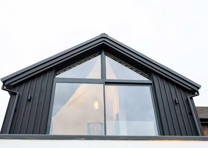 Stunning Family With Hot Tub In Worsley * Manchester