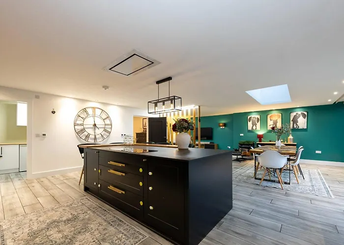 Stunning Family With Hot Tub In Worsley Casa vacanze