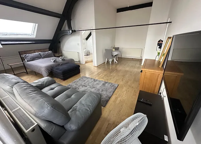 The Church-c Willa Manchester