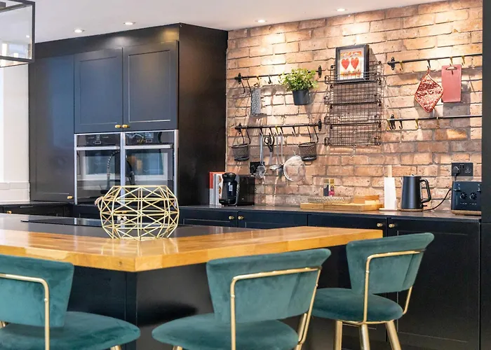 Stunning Family With Hot Tub In Worsley