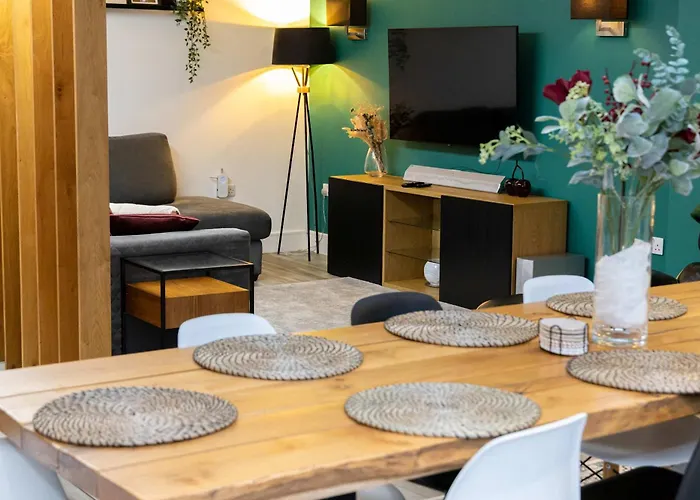 Casa vacanze Stunning Family With Hot Tub In Worsley Manchester