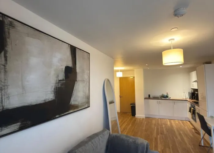 Stylish 1 Bed Apartment, 15 Mins To Old Trafford *