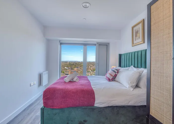 City View - Free Parking -Near Salford Royal - Sleeps 3 *