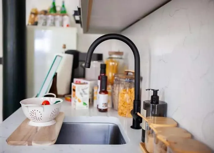 Apartment Retreat Prime Location