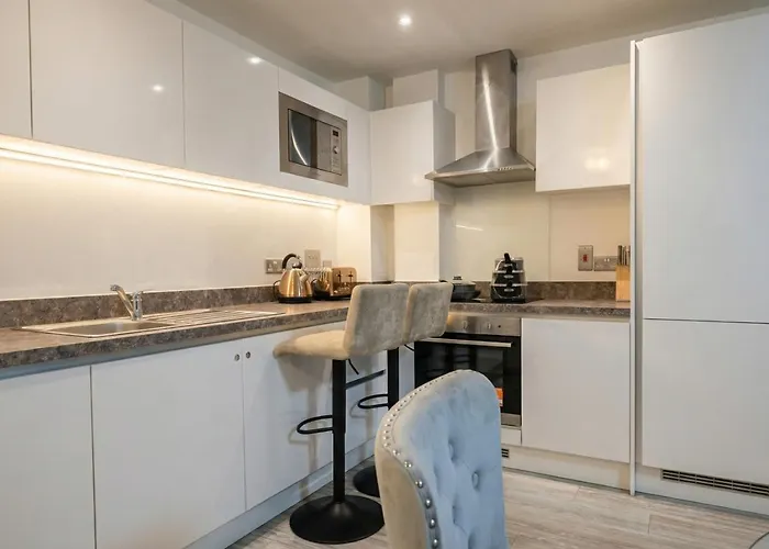 Modern Two Bedroom For Five With On-site Parking In Salford * Mánchester