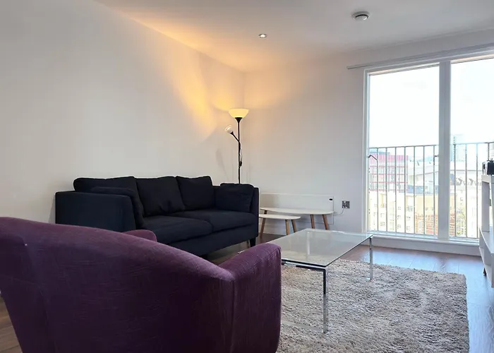 Modern Near Oxford Road, Centre *