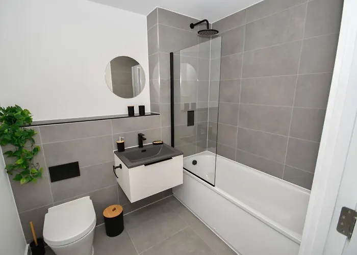 Modern 2 Bedroom In W Balcony