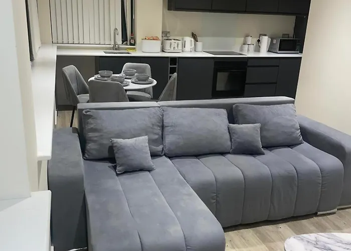 Modern 1-bed Penthouse Steps From Old Trafford 맨체스터