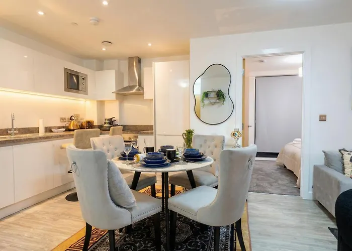 Modern Two Bedroom For Five With On-site Parking In Salford * Mánchester