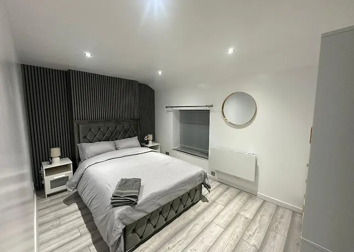 2 Bedroom - Near Coop Live & Etihad Stadium Apartment