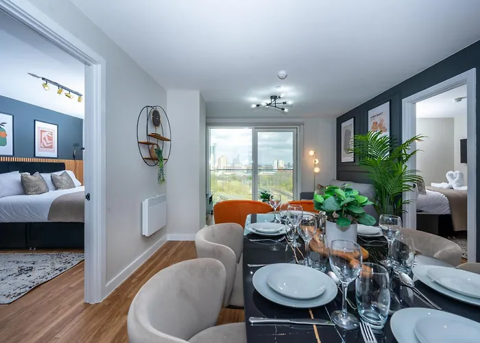 Luxury Waterfront 2br - Free Gym Access & Parking Apartment