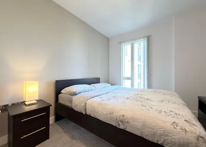 Modern Near Oxford Road, Centre Apartment *