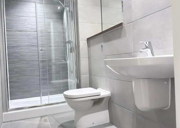 Modern Near Oxford Road, Centre Apartment *