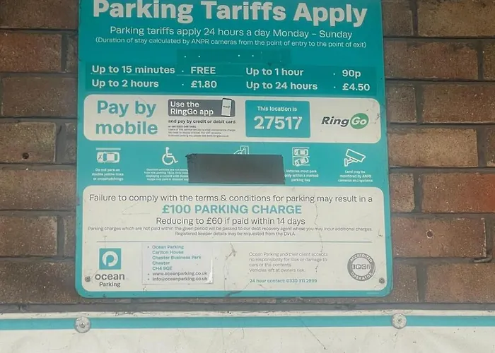 Modern 1-bed Penthouse Steps From Old Trafford 맨체스터