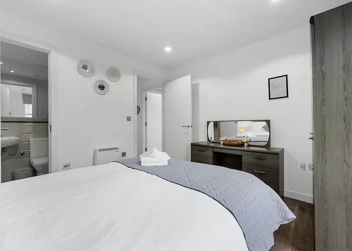 Waterfront Panorama - 2br + Balcony, Near Stadium Appartamento Manchester