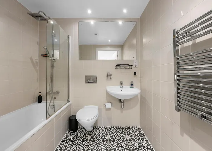 Apartament Penthouse Skyline - 2br, Massive Terrace Retreat