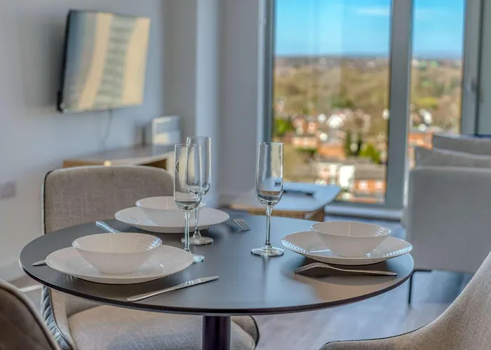 Apartment City View - Free Parking -Near Salford Royal - Sleeps 3