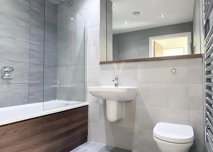 Modern Near Oxford Road, Centre Apartment *