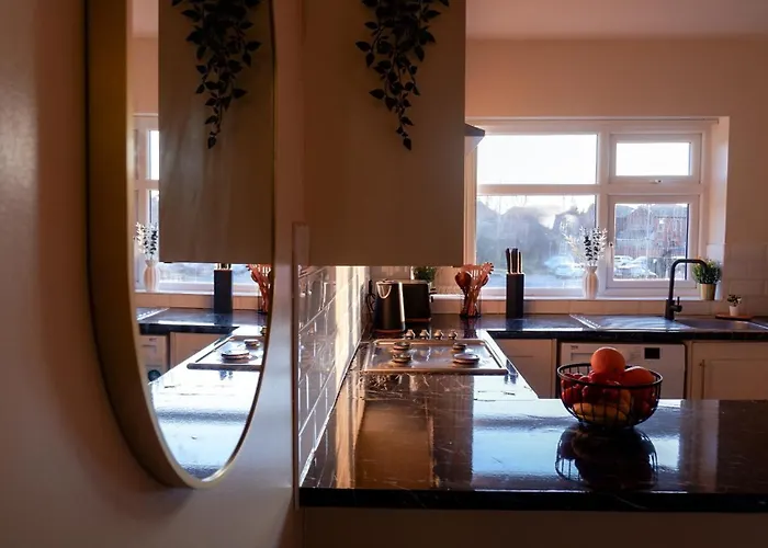 Near Uni And Hospital - Long - Fast Wi-fi - 15 Mins To Manchester