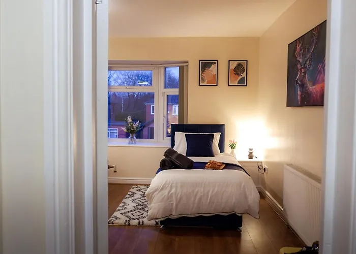 Near Uni And Hospital - Long - Fast Wi-fi - 15 Mins To *