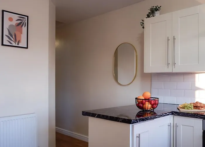 Near Uni And Hospital - Long - Fast Wi-fi - 15 Mins To