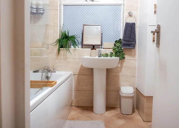 Near Uni And Hospital - Long - Fast Wi-fi - 15 Mins To Appartamento *