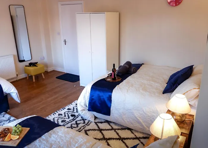 Near Uni And Hospital - Long - Fast Wi-fi - 15 Mins To Appartamento