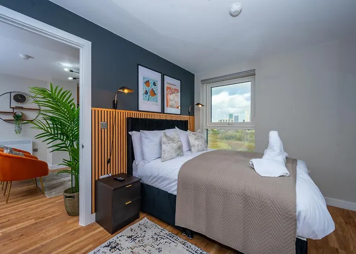 Apartment Luxury Waterfront 2br - Free Gym Access & Parking