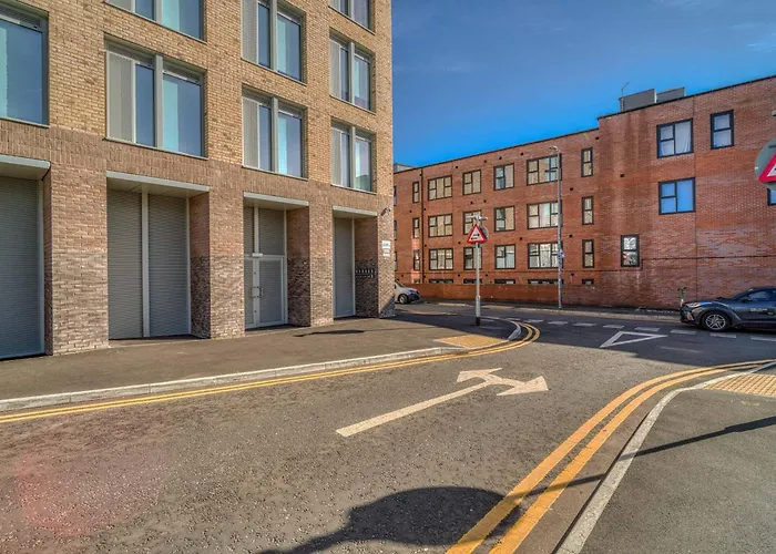 City View - Free Parking -Near Salford Royal - Sleeps 3